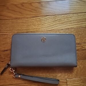 Tory Burch Robinson Continental Wristlet Wallet